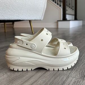 Crocs Classic Mega Crush Sandals
